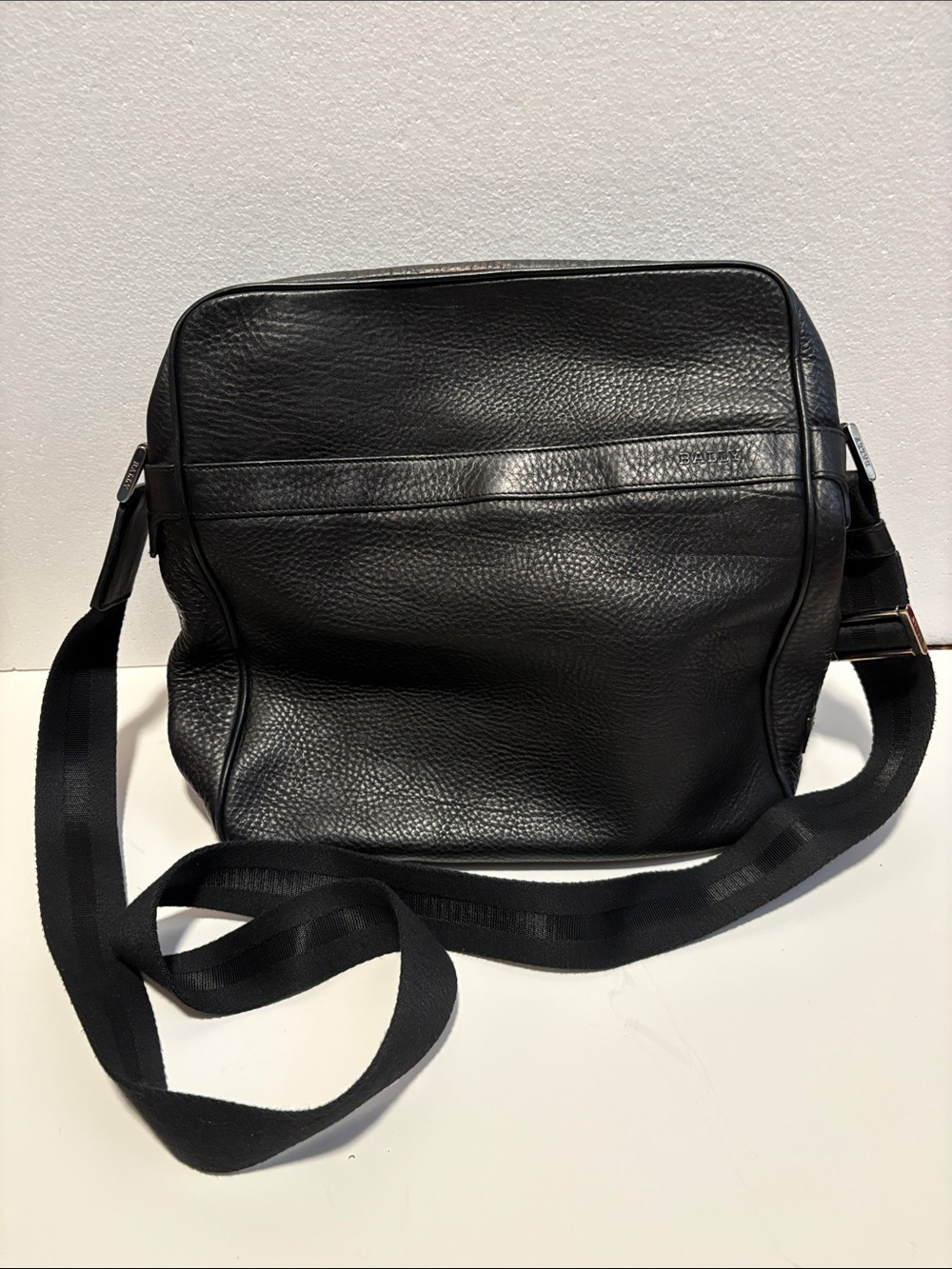 BALLY black pebble leather messenger bag with dust cover
